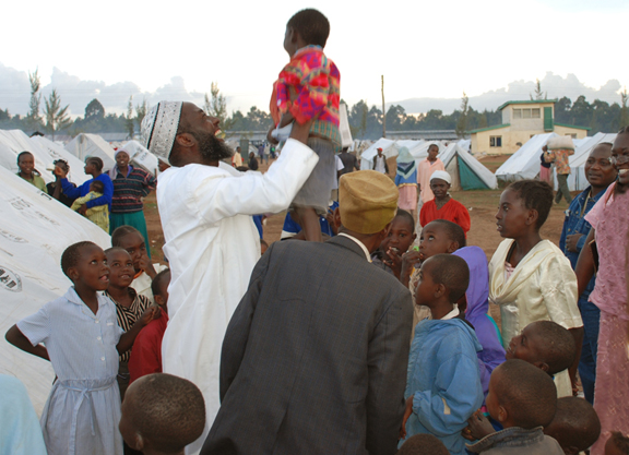 imama ashafa carrying a child